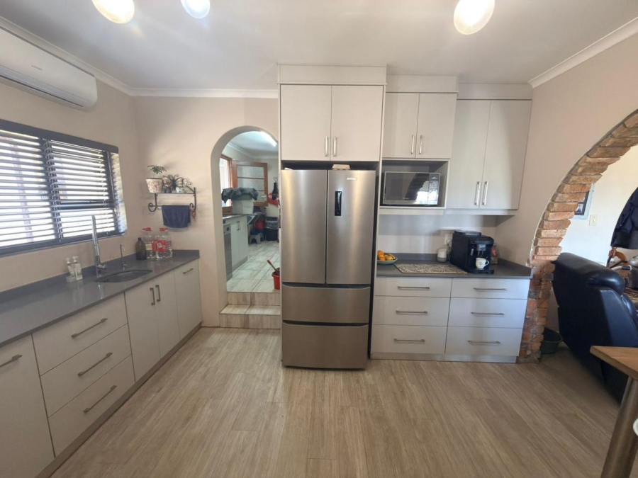 To Let 4 Bedroom Property for Rent in Langerug Western Cape